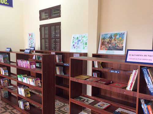 ベトナムのイエンバイ小学校に図書室を寄贈し、「福島文庫」を設立した