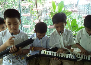 鍵盤ハーモニカをフィリピンの小学校へ寄付