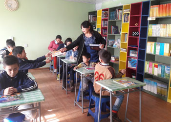 モンゴルの学校に絵本800冊を寄贈